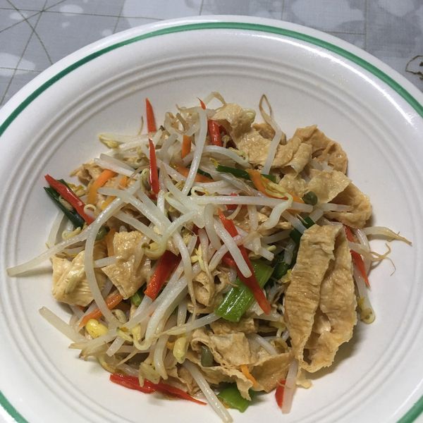 芽菜炒豆皮~：賴素華 一起做