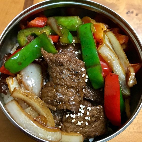 超方便！無骨牛小排蓋飯：Frau Pi 一起做