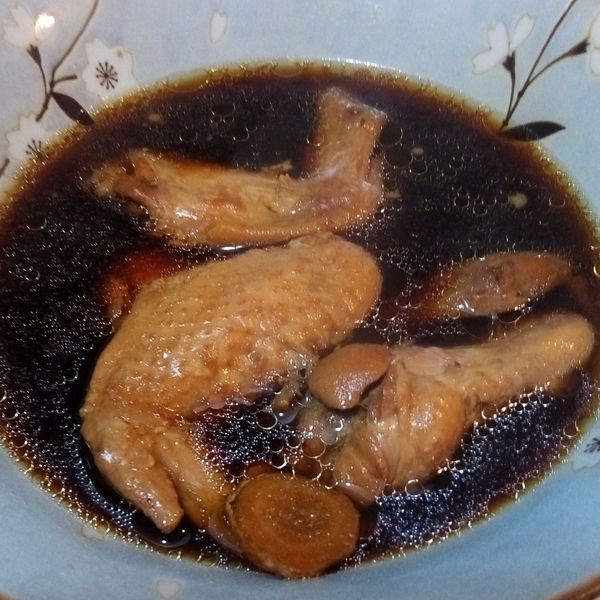 滷雞肉。精選便當菜色：彼得的姐姐 一起做