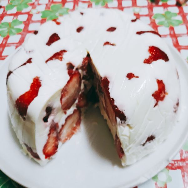 巨蛋草莓奶油乳酪蛋糕：賴淑芬 一起做