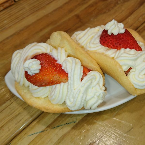 韓國流行排隊甜點。草莓蛋糕捲 : Wx Lui Wang一起做