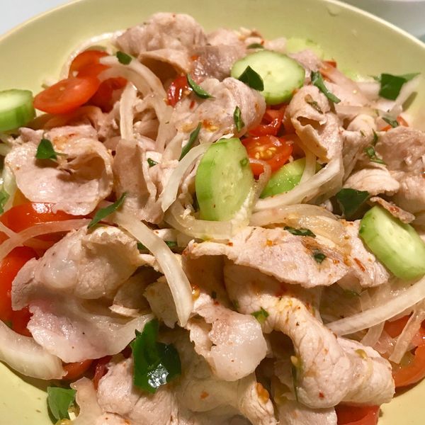 泰式檸檬酸辣肉片:Rizz 一起做