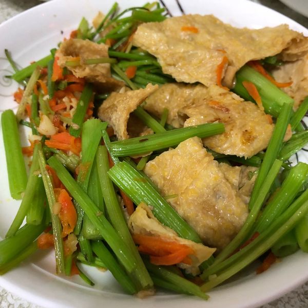 芹菜炒豆皮 : FuMei Huang一起做