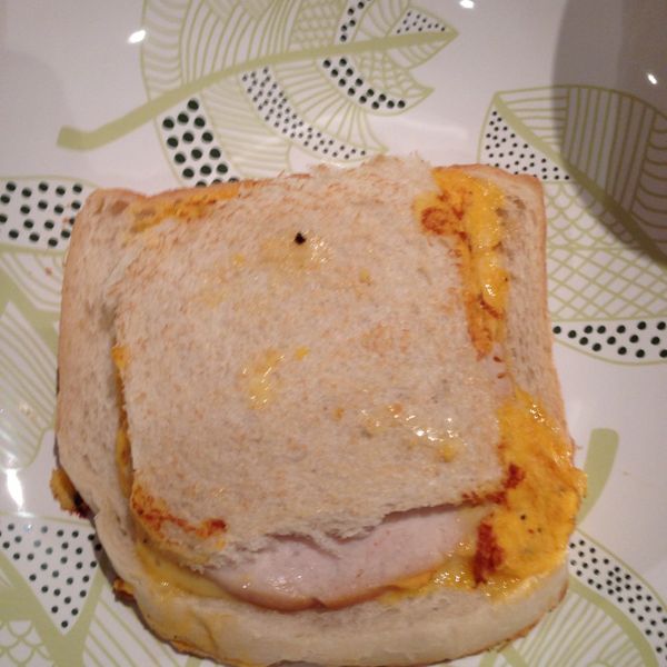 火腿起司蛋口袋三明治：蔡淑茵 一起做