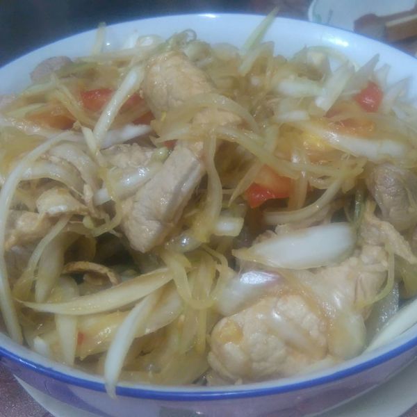 泰式檸檬酸辣肉片:張雅竺 一起做