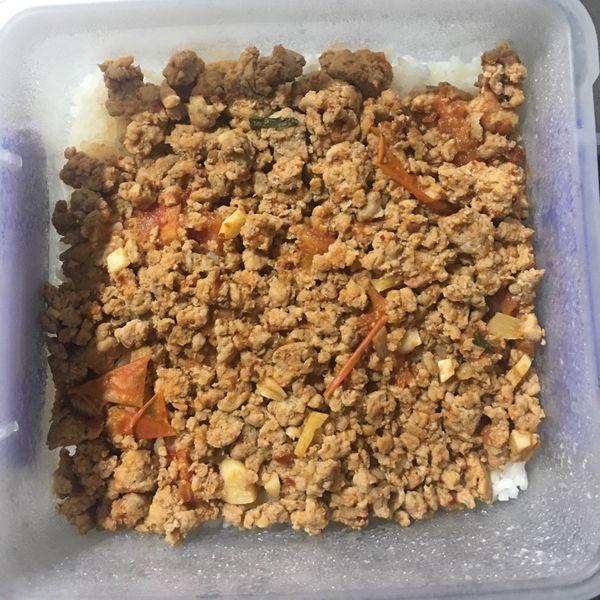 泰式打拋豬肉🌴白飯再來一碗🍚：chloeou 一起做