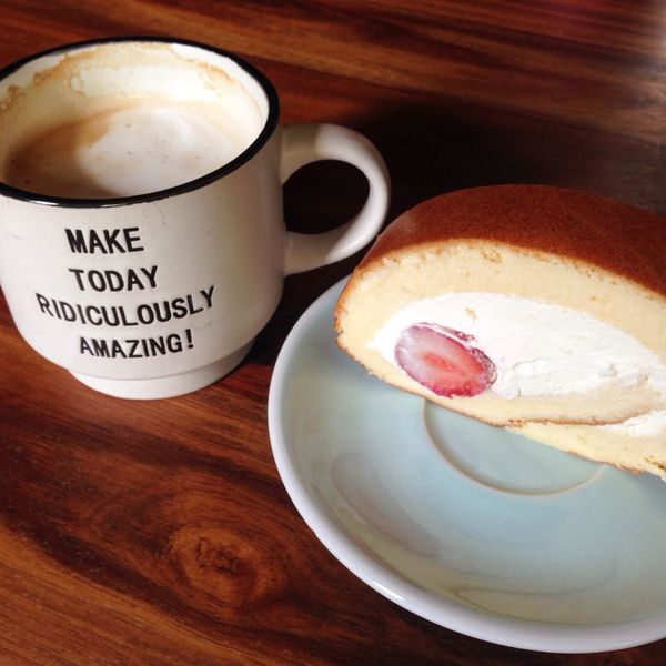 草莓可爾必思生乳捲 : Agnès 一起做