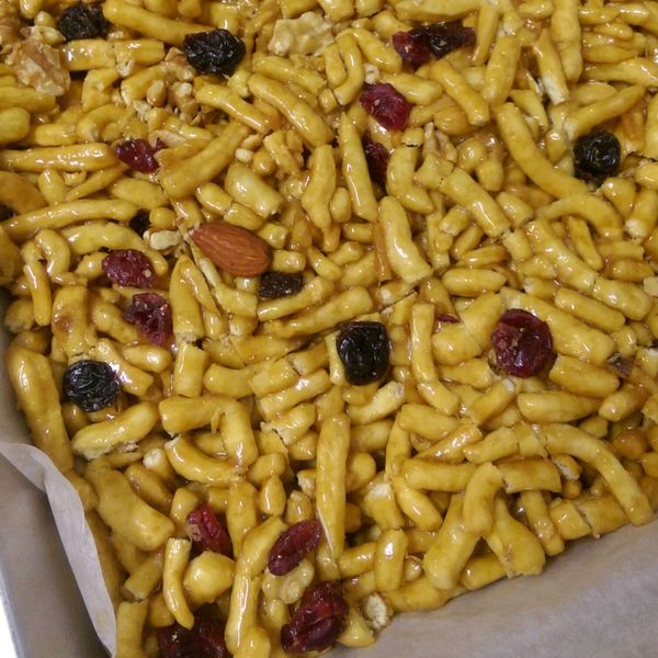 蜂蜜蔓越莓沙琪瑪 : 貪吃鬼瑄瑄😋一起做