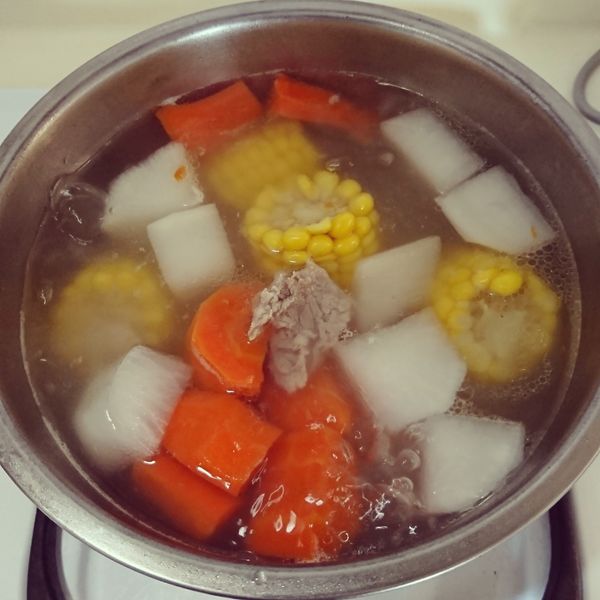 玉米蘿蔔排骨湯：Wendy Wu 一起做