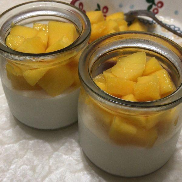 「寶寶食譜」健康版「芒果鮮奶酪」：一把青菜 一起做