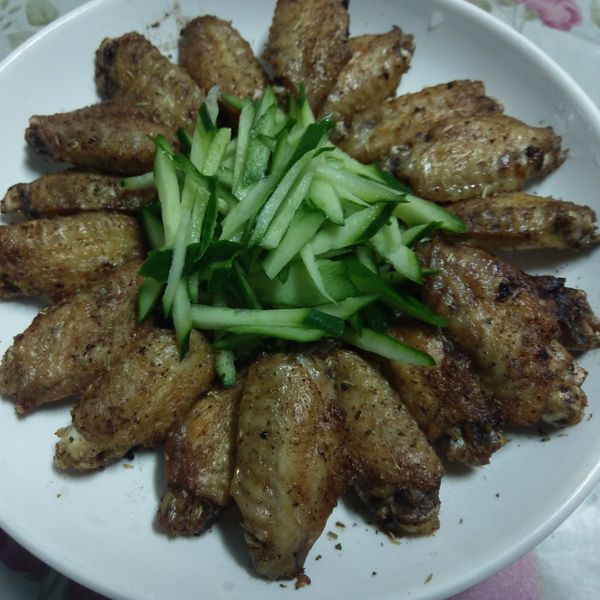 かにの花椒雞翅：かに小玉の幸福食堂 一起做