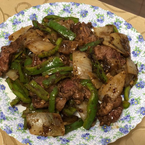 ［5分鐘］黑胡椒鐵板牛肉快炒：小珍 一起做