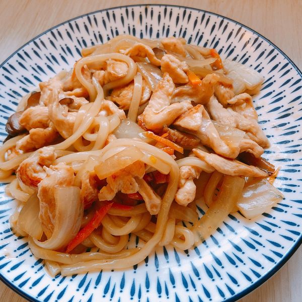 乾炒雞肉烏龍麵 清個冰箱吧 : Emily Young一起做