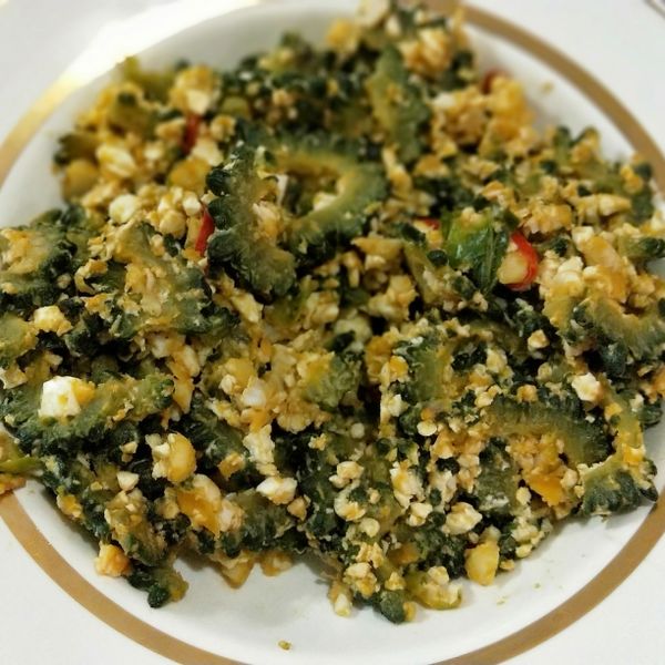 鹹蛋炒山苦瓜：黃靖潔 一起做