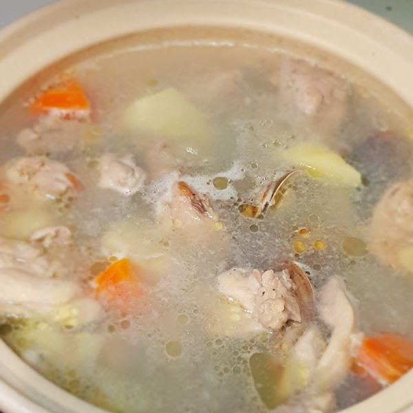 讚不絕口的【 鮮雞湯 】：一家5口養胖計畫 一起做