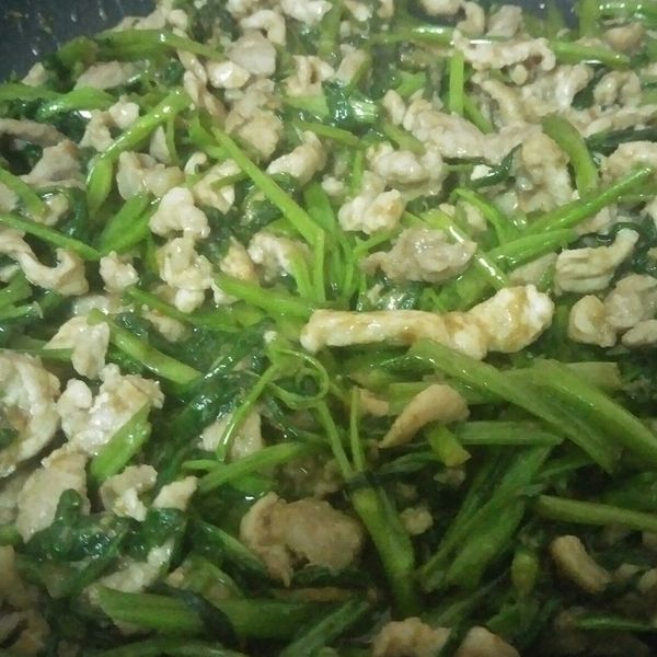 沙茶空心菜炒肉絲-大火快炒家常菜：翔筑媽咪 一起做