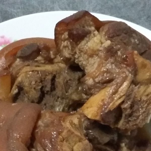 古早味滷豬腳： 勇兔 一起做