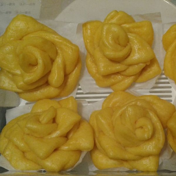 金黃南瓜玫瑰花饅頭：Yu  Kung 一起做