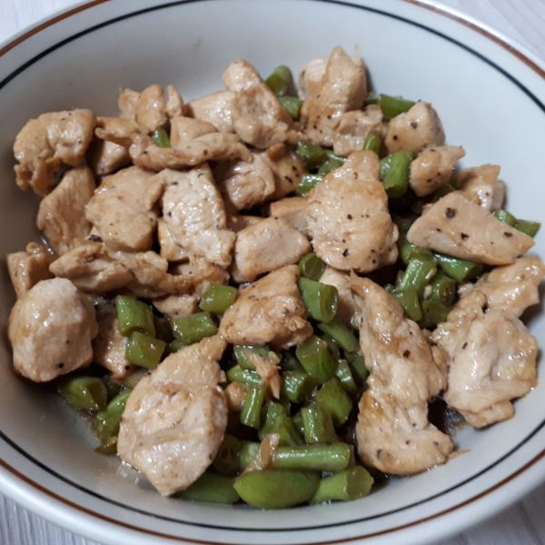 四季豆嫩炒雞丁【影片】：愛芙 一起做