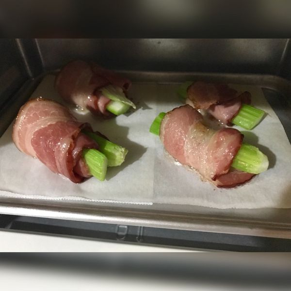 西洋芹培根捲 : MeiMei一起做