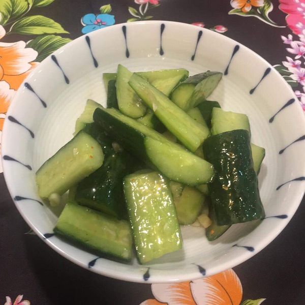 涼拌小黃瓜佐芝麻醬 : 鍾珍妮一起做