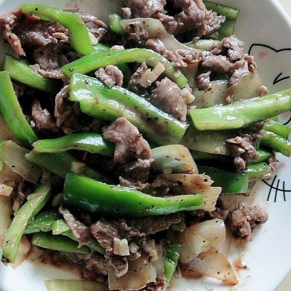 ［5分鐘］黑胡椒鐵板牛肉快炒： 螃蟹媽 一起做