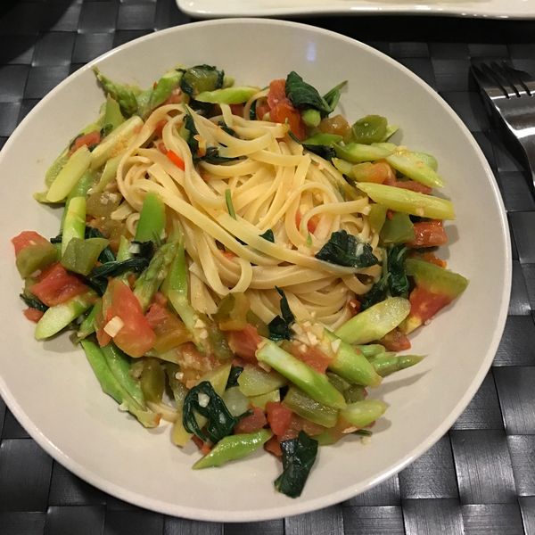 蒜味蘆筍培根義大利麵：陳艾瑪 一起做