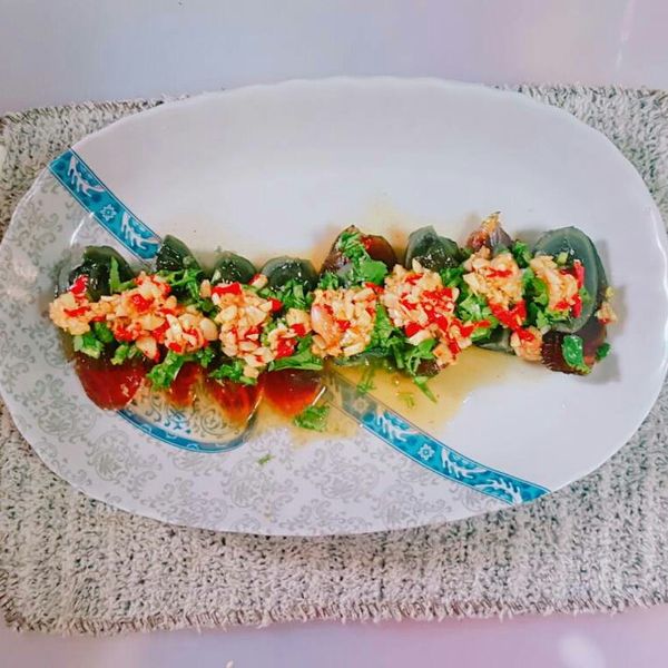 酸辣皮蛋拌核桃 : 林鶯鶯一起做