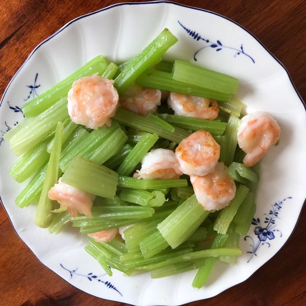 蝦仁炒芹菜 : Emily Liu一起做