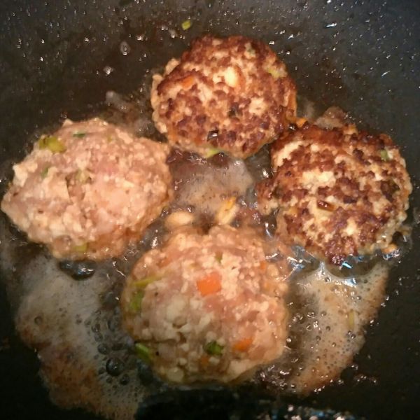 給新手超簡單「胡椒香蔥肉餅」✨ : Chan  Wu一起做