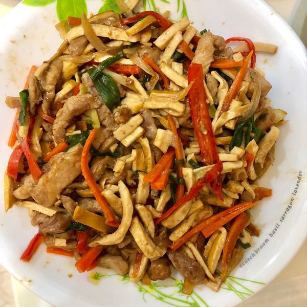 豆干肉絲--10分鐘上菜 : 阮阮一起做