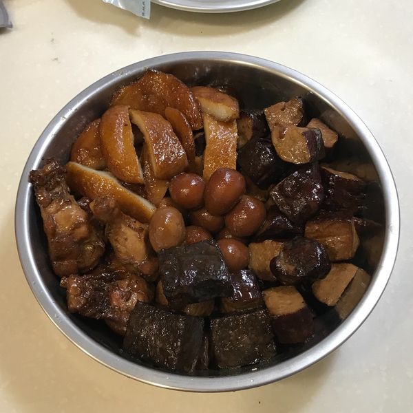 羊小窩廚房-簡易東山鴨頭滷味：belle 一起做