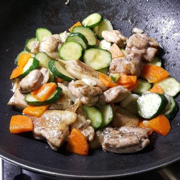 香煎嫩雞小黃瓜：vogue 一起做