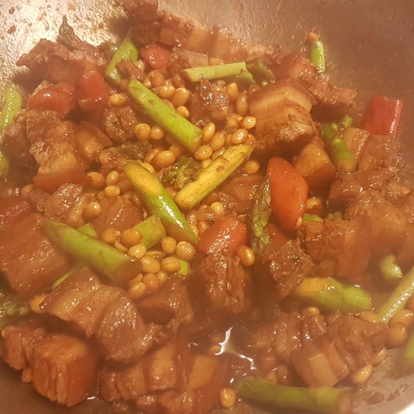 蒜苗滷花豆豬五花肉 : karin wu一起做