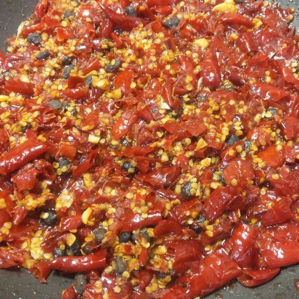 自製辣椒醬 : 賴芝瑩一起做