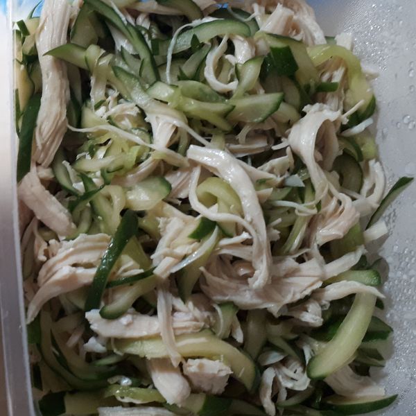 低卡鹽水雞胸拌黃瓜 : 內心戲女子一起做