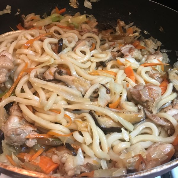 乾炒雞肉烏龍麵 清個冰箱吧：TF LU 一起做