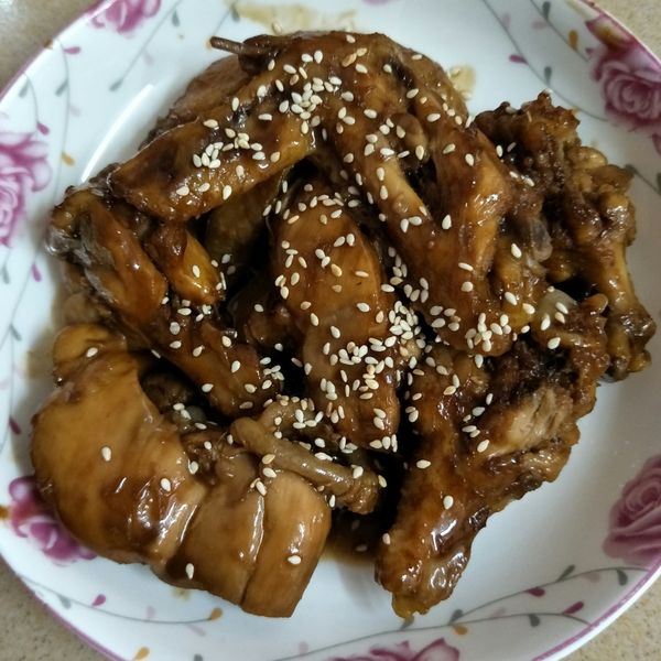 🍺啤酒滷雞翅 好吃到爆炸啊 : Hooi一起做