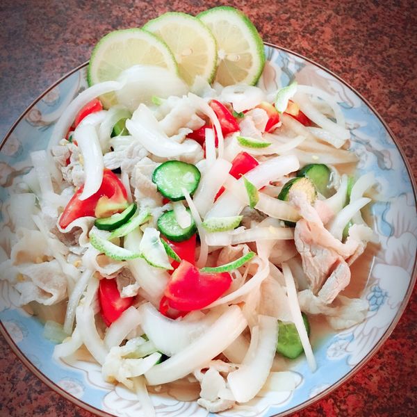 泰式檸檬酸辣肉片:新手人妻😜奧莉薇 一起做