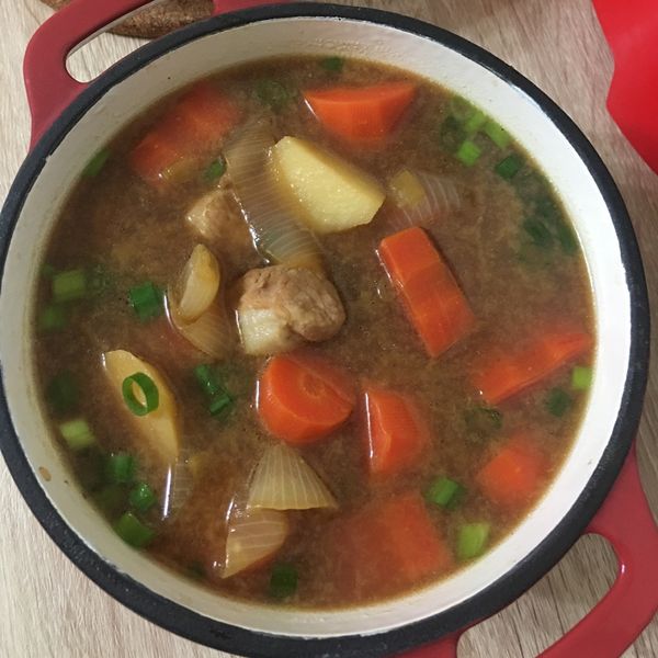 味噌馬鈴薯燉肉 【一鍋到底】 : Betty Li一起做