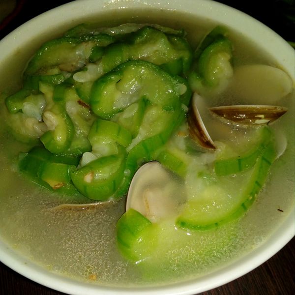 容易在餐桌上掃桌的絲瓜蛤蜊：紫紫 一起做