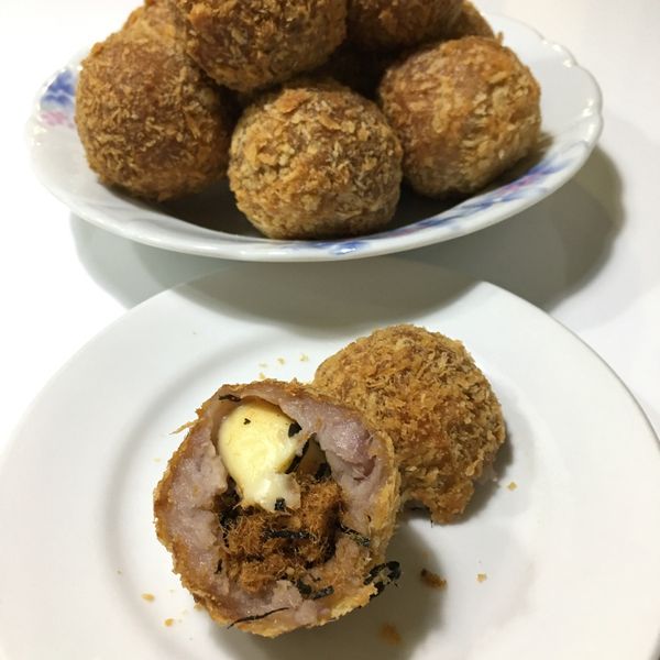 酥脆起司肉鬆芋泥球
（自製麵包粉） : Carol Wang一起做