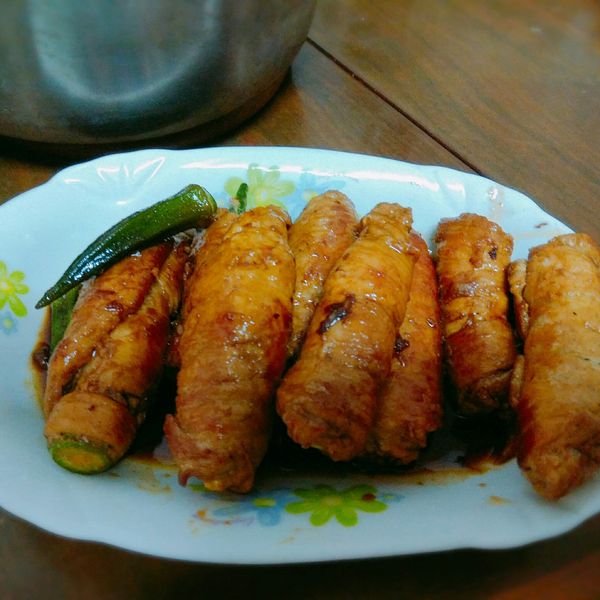 秋葵豬肉捲~意外地絕配：小錵 一起做