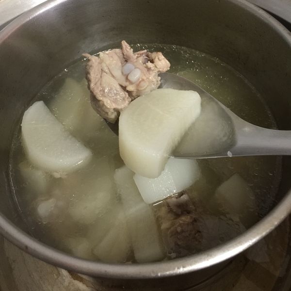 電鍋蘿蔔排骨湯：✨睿寶媽咪✨ 一起做