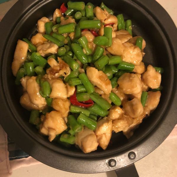 四季豆嫩炒雞丁【影片】：哭哭 一起做