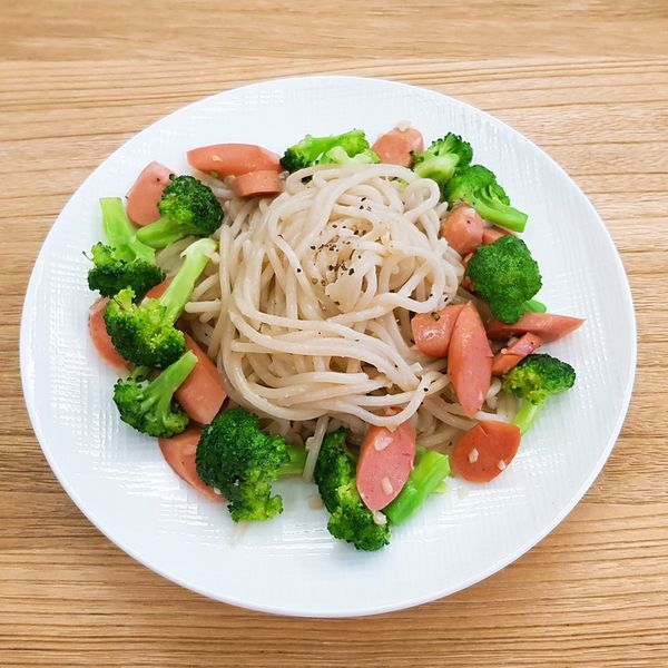 清炒蒜香香腸義大利麵 : Judy Chen一起做