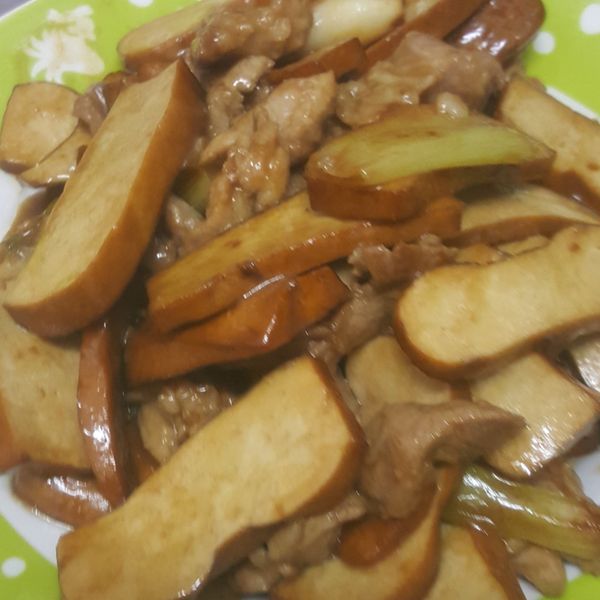 家常簡單省時之豆干炒肉絲：Nicole Ou 一起做