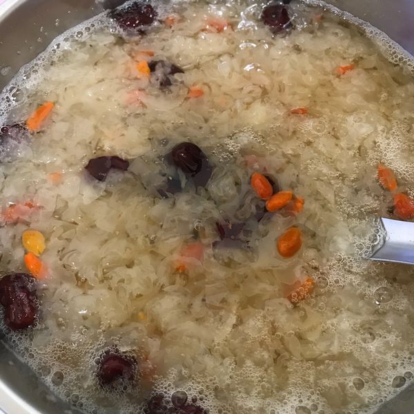 白木耳紅棗枸杞甜湯 : た かし一起做
