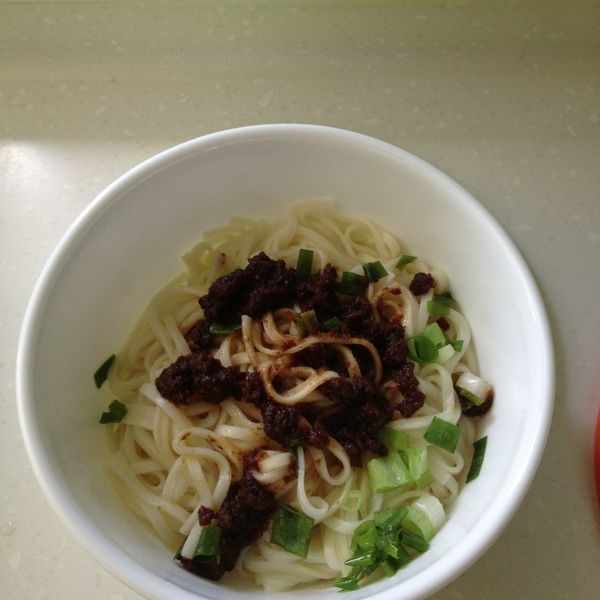 【粉豬兒】沙茶蔥辣拌乾麵：Annie 一起做