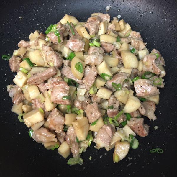 辣炒杏鮑牛肉粒【影片】 : 禾&翊一起做